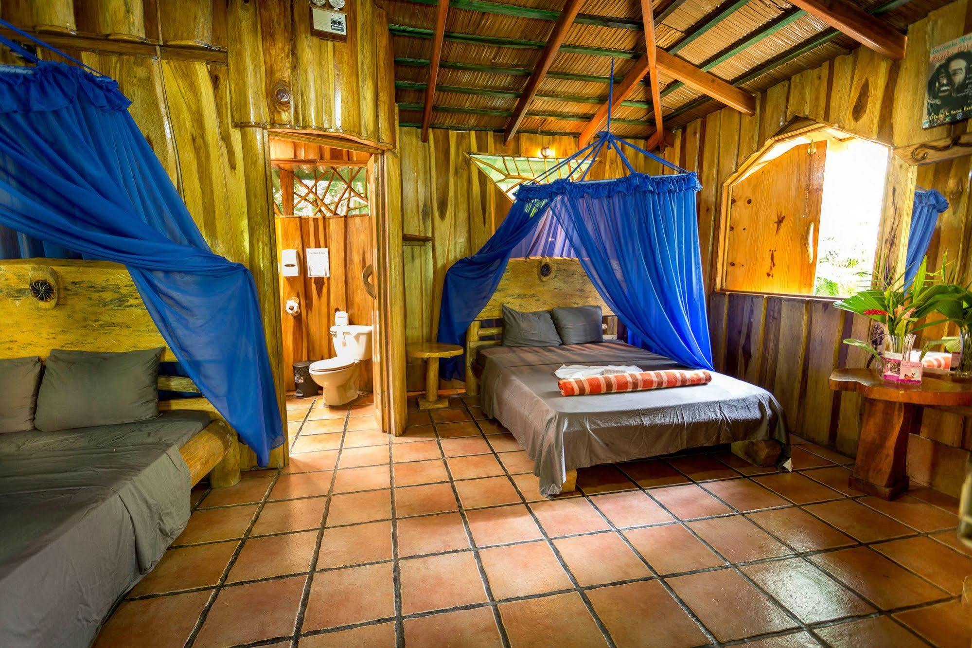 Hotel La Costa De Papito Puerto Viejo de Talamanca エクステリア 写真