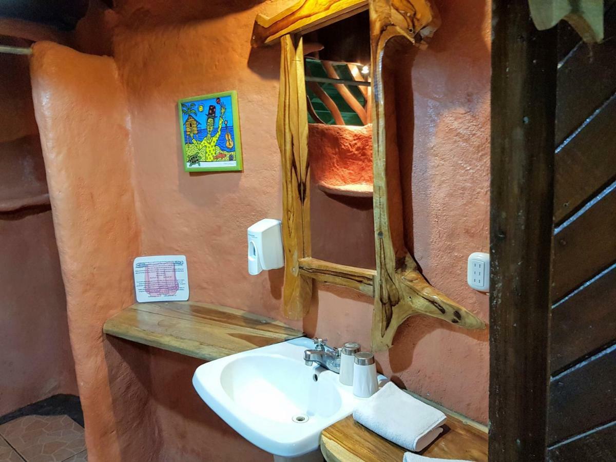 Hotel La Costa De Papito Puerto Viejo de Talamanca エクステリア 写真